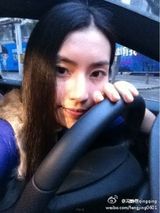 组图：疑似李亚鹏激吻女私照 容貌清纯可人