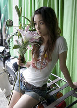 高组图：前超女陈怡日本拍写真 比基尼制服齐上阵