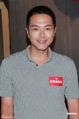 组图：《神探高伦布》黎耀祥唐诗咏搭档自认年轻