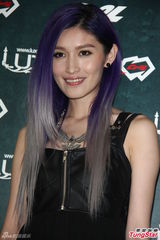 组图：葛仲珊嘻哈上阵 豆花妹夜店初体验