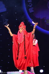 组图：大学生魔术大赛演出晚会在京举行