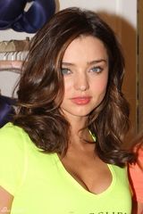 幻灯图集：四大超模靓丽养眼 米兰达-可儿清纯