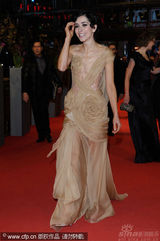 幻灯图集：《在路上》首映变庆生会 主席热拥导演