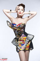 组图：萧亚轩发精选 500万打造前卫超能装