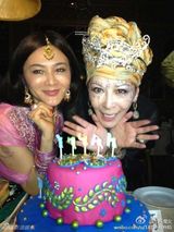 组图：刘嘉玲邀猛男会所印度风情趴