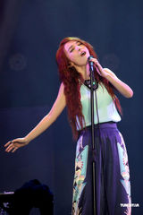 组图：Hebe语出惊人“胸部山” Ella搞笑扮丑相挺