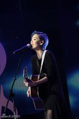 组图：群星亮相华语传媒大奖 汪峰获年度艺人奖