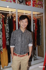 组图：文咏珊演绎大图案欧洲风 杨峥与AmandaS同场