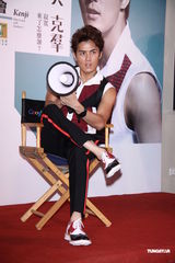 组图：吴克群承认与阿娇合作 盼媒体勿二度伤害她