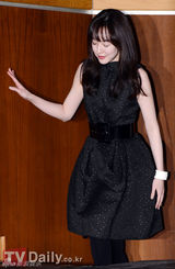 高清组图：林秀晶获女影人演技奖 黑星空裙典雅