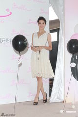 白歆惠低胸裙亮相上围缩水 自曝三年后结婚(图)