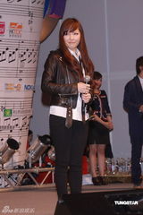 高清图：张智霖等齐聚音乐汇展颁奖 容祖儿夺九奖