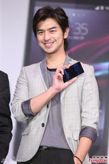 组图：陈柏霖帅气亮相 对新戏角色保密到家