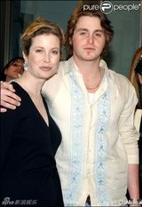 组图：道格拉斯与前妻旧照 为离婚支付4500万