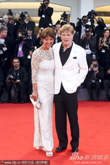 组图：罗伯特雷德福白衣潇洒 希亚-拉博夫黑装帅气