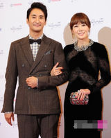 组图：大钟电影节红毯 申贤俊金正恩着装庄重