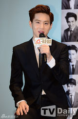 组图：EXO打造真人秀节目 帅气亮相卖萌耍宝