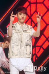 组图：SJ-M成员Henry热唱 EXO秀劲爆狼舞