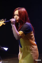 组图：徐佳莹香港音乐会举行 欣赏郑伊健