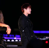 高清图：组合JYJ首尔演唱会 帅气有型载歌载舞