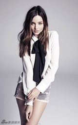 组图：米兰达时装大片 甜美混搭朋克风