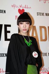 组图：吴莫愁前卫造型捞金 丁子高赞其歌声