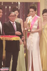 组图：亚姐大中华区总决赛揭幕 霍震霆任颁奖嘉宾