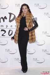 组图：众星出席香港皮草设计比赛争奇斗艳