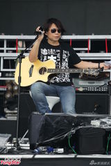 组图：伍佰简单生活节“无声”彩排依然自High