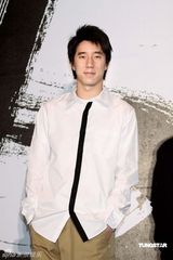 幻灯图：房祖名推首张专辑 谈女友需“国产”媳妇