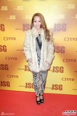 组图：郑欣宜香港过圣诞 未知郑少秋能否应约