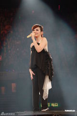 组图：梁静茹演唱会落幕 与表哥同台合唱