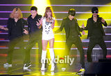 组图：偶像组合Beast联手4minute开唱