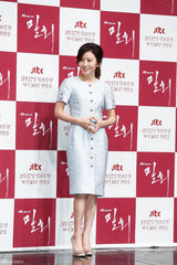 独家高清：金喜爱刘亚仁《密会》发布深情对视