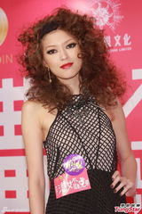 组图：连诗雅渔网装真空上阵 否认走性感路线