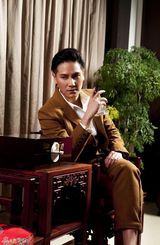 组图：丁子峻时尚大片演绎花漾美男