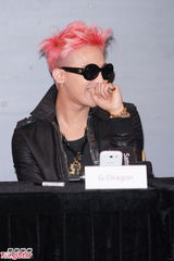 组图：BIGBANG赴港备战演唱会 中文问好透露新专辑