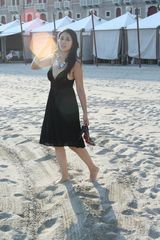 高清组图：《成都，我爱你》主创海滩漫步轻松惬意