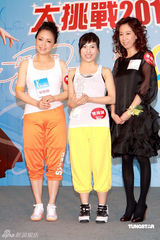 高清图：邓萃雯转“型”做舞后 跳劲舞展示健美身姿