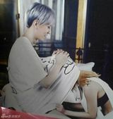 组图：《没有明天》曝被删镜头 泫雅着内衣撩人