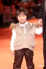 组图：亚太影展女星比美 侯佩岑温碧霞红毯争艳