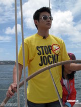 幻灯图：陆毅鲍蕾澳洲度假 喂袋鼠野炊恩爱十足