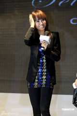 幻灯图：蔡依林品牌落户上海 没与周董分享开店经验