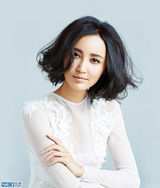 组图：张歆艺裸妆纯美 微露香肩秀出迷人锁骨