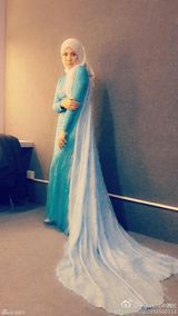 茜拉与家人私照曝光 长发美女爱卖萌