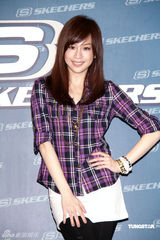 幻灯图：王心凌清新甜美现身 称与范植伟久未联络