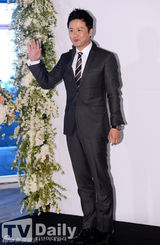 组图：韩星韩载锡大婚 张东健李敏镐等捧场