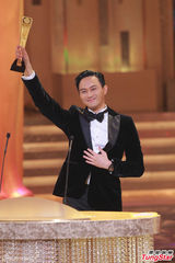 组图：黄子华田蕊妮获视帝后 张智霖获最喜爱奖