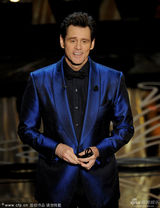 组图：金-凯瑞衣着炫蓝搞笑演讲 喜感依旧