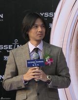 幻灯图集：冯德伦出席名表活动 俊逸不凡彰显才气